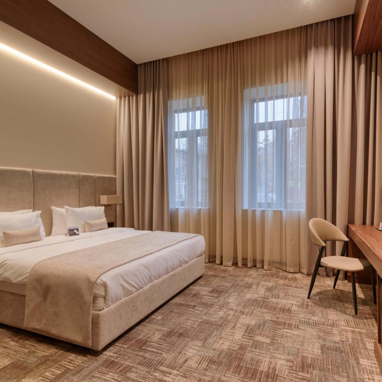 Glory Near Delhi Internationl Airport Hotel 4*